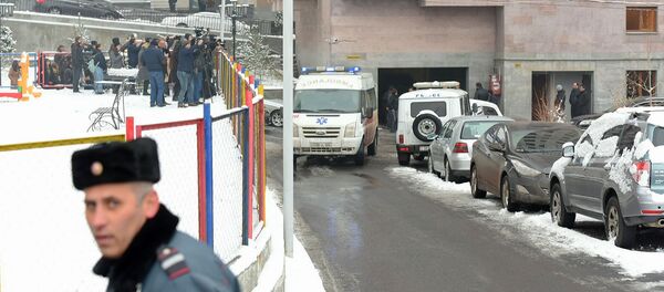 Автомобиль скорой помощи увозит тело Георгия Кутояна (17 января 2020). Еревaн Автомобиль скорой помощи увозит тело Георгия Кутояна (17 января 2020). Еревaн - Sputnik Армения