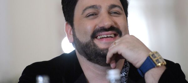 Оперный певец Юсиф Эйвазов на пресс-конференции, посвященной премьере оперы Джакомо Пуччини «Манон Леско» на исторической сцене Большого театра (14 октября 2016). Москвa - Sputnik Армения