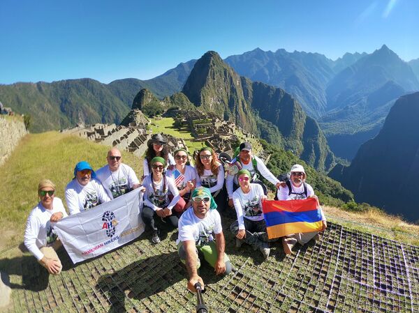 Уйду на пенсию, лишь покорив Эверест: приключения армянского ветеринара-альпиниста - Sputnik Армения