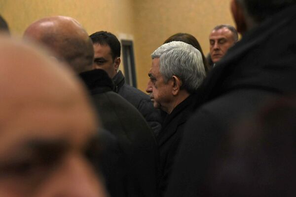 Панихида по Георгию Кутояну: проститься с бывшим главой СНБ пришел и Серж Саргсян — фото - Sputnik Армения