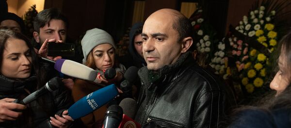 Эдмон Марукян  на гражданской панихиде Георгия Кутояна (19 января 2020). Еревa - Sputnik Армения