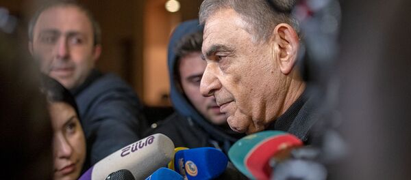 Ара Баблоян на гражданской панихиде Георгия Кутояна (19 января 2020). Еревaн Ара Баблоян на гражданской панихиде Георгия Кутояна (19 января 2020). Еревaн - Sputnik Армения