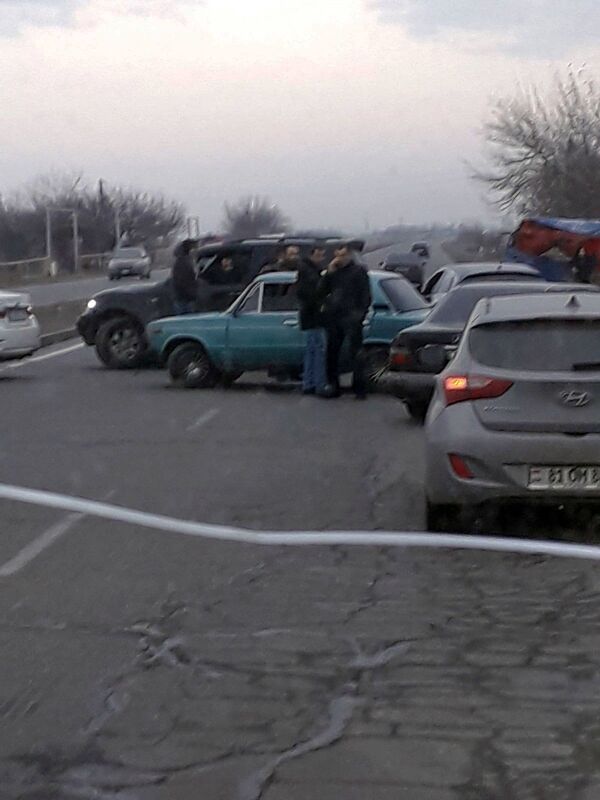 Ֆերմերները փակել են Արարատ–Երևան մայրուղին. մարզպետը նրանց հրավիրեց բանակցելու - Sputnik Արմենիա