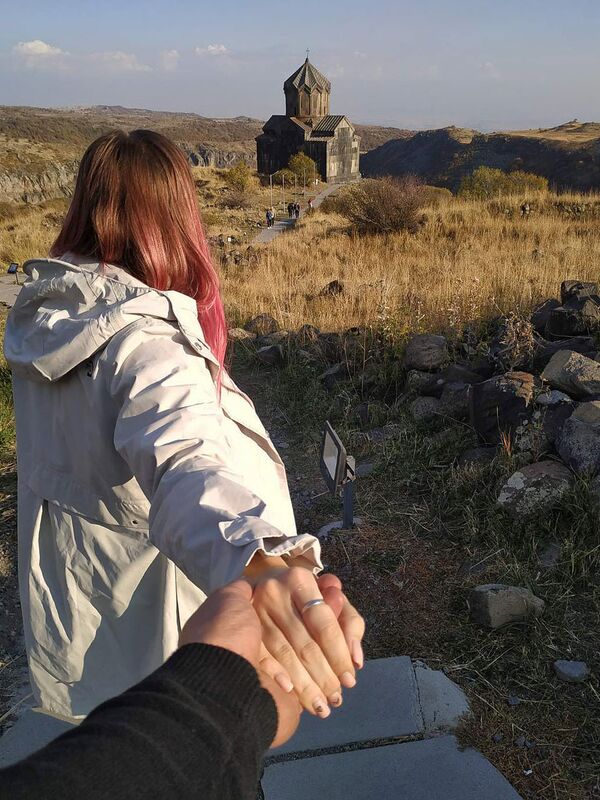 Любовь за тридевять земель: как Грузия свела армянина и русскую Куклу Любовь за тридевять земель: как Грузия свела армянина и русскую Куклу - Sputnik Армения