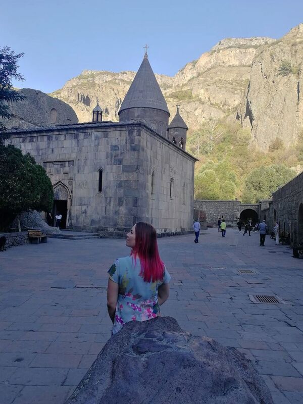 Любовь за тридевять земель: как Грузия свела армянина и русскую Куклу Любовь за тридевять земель: как Грузия свела армянина и русскую Куклу - Sputnik Армения