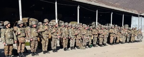 Армянские военнослужащие во время практических занятий по боевой подготовке - Sputnik Արմենիա