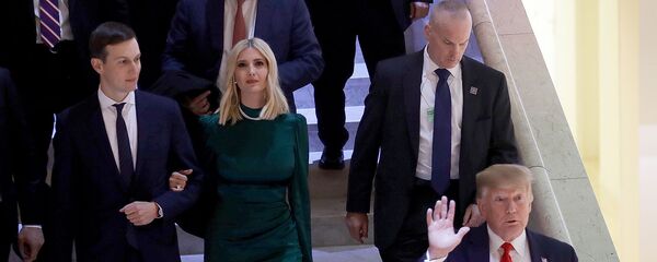 Джаред Кушнер и Иванка Трамп вслед за президентом США Дональдом Трампом покидают Всемирный экономический форум (21 января 2020). Давос Джаред Кушнер и Иванка Трамп вслед за президентом США Дональдом Трампом покидают Всемирный экономический форум (21 января 2020). Давос - Sputnik Արմենիա