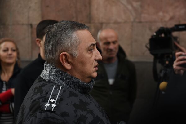 Агаронян время стрельбы в фойе Эребуни плаза (23 января 2020). Еревaн - Sputnik Армения