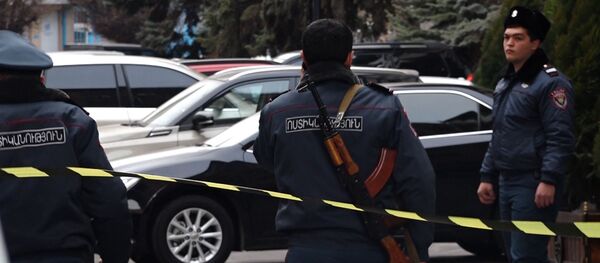 Что происходило в «Эребуни плаза», где обезвредили стрелка - Sputnik Армения