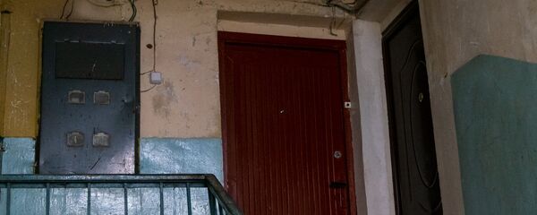 Дверь квартиры Артура Торосяна, устроившего стрельбу в Эребуни плаза (24 января 2020). Еревaн - Sputnik Արմենիա