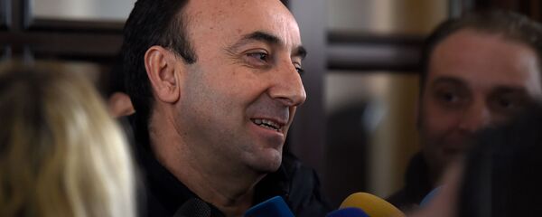 Председатель Конституционного суда Армении Грайр Товмасян отвечает на вопросы журналистов после проведения обыска СК (24 января 2020). Еревaн - Sputnik Արմենիա