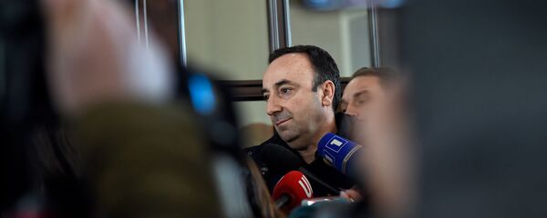 Председатель Конституционного суда Армении Грайр Товмасян отвечает на вопросы журналистов после проведения обыска СК (24 января 2020). Еревaн - Sputnik Արմենիա