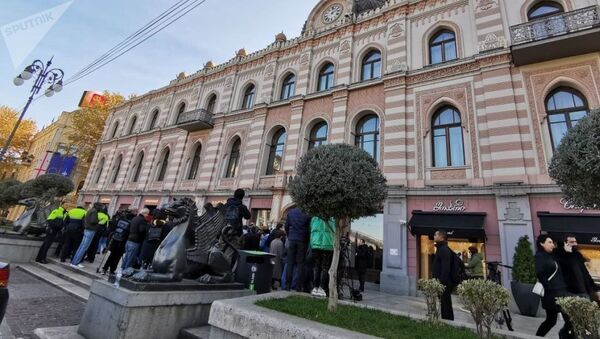 Сторонники ЕНД собрались у Сакребуло после стычки депутатов - Sputnik Армения