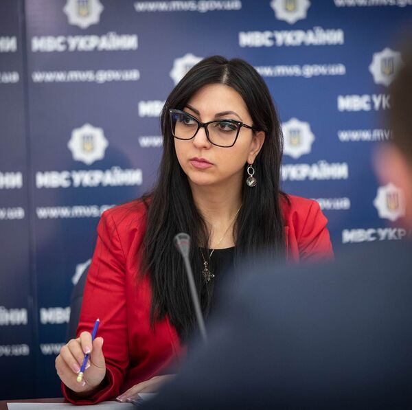 Украинскую чиновницу не впустили в Азербайджан из-за армянского происхождения - Sputnik Армения