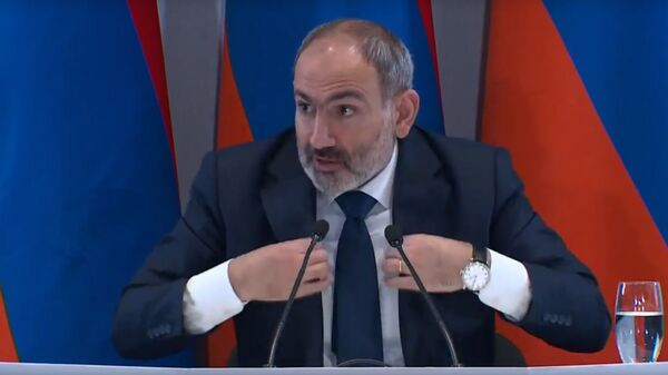 Без позитивного вопроса, но с шуточками – все курьезы с пресс-конференции Пашиняна - Sputnik Армения