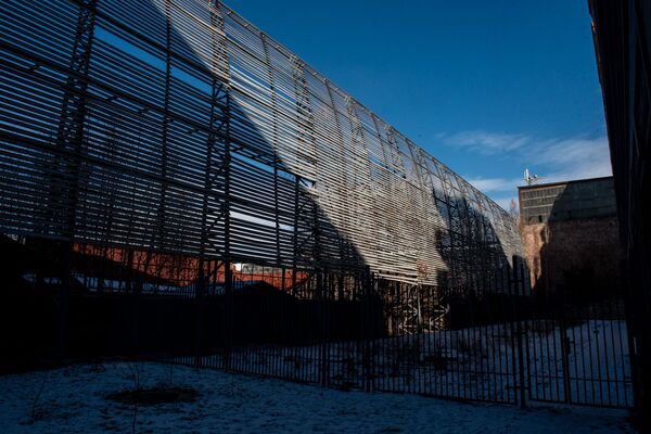 Նախկին վարչապետի տան` 3-4 հարկանի շենքի բարձրությամբ պատնեշը բողոքի ալիք է բարձրացրել - Sputnik Արմենիա