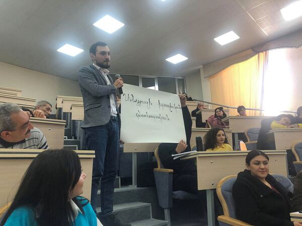 Ի՞նչ հարաբերությունների մեջ է Արայիկ Հարությունյանը Շիրակի մայր բուհի ռեկտորի ԺՊ-ի հետ Ի՞նչ հարաբերությունների մեջ է Արայիկ Հարությունյանը Շիրակի մայր բուհի ռեկտորի ԺՊ-ի հետ - Sputnik Արմենիա