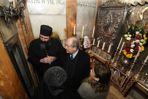 Армен Саркисян посетил храм Святого Воскресения в Иерусалиме Армен Саркисян посетил храм Святого Воскресения в Иерусалиме - Sputnik Армения