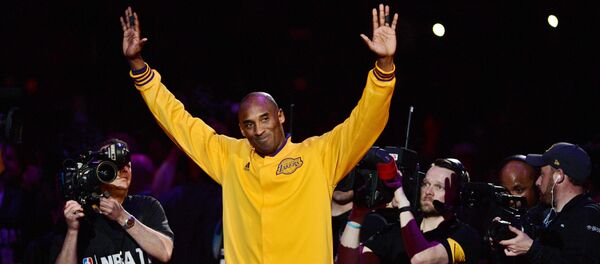 Форвард Лос-Анджелес Лейкерс Коби Брайант перед игрой против Юты Джаз (13 апреля 2016). Лос-Анджелес - Sputnik Армения