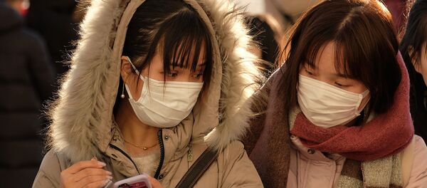 Китайские туристы на Дворцовой площади в Санкт-Петербурге. - Sputnik Արմենիա