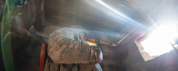 Армянский военнослужащий на боевой позиции - Sputnik Արմենիա