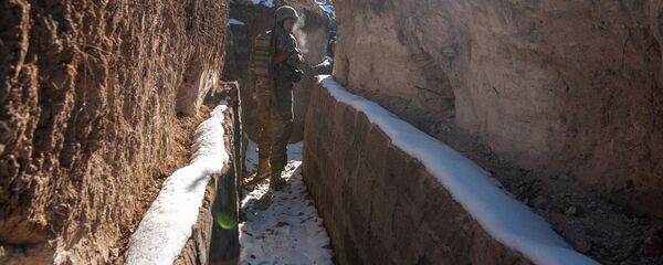Армянский военнослужащий на боевой позиции - Sputnik Արմենիա