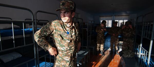 Солдаты одной из воинских частей в казарме Солдаты одной из воинских частей в казарме - Sputnik Արմենիա