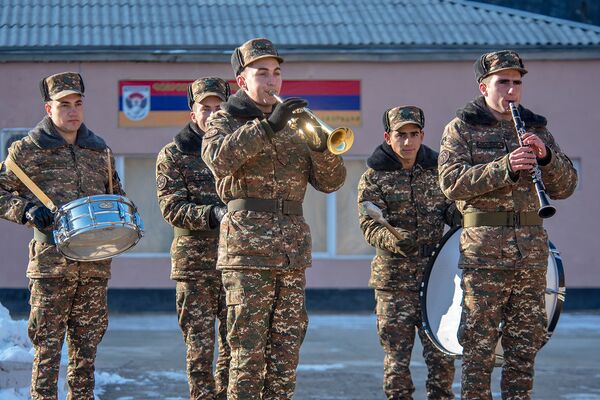 «Եթե չհիշես մեզ, գլուխդ կջարդեմ». 1 օր զորամասում` զորացրվող զինվորների հետ. լուսանկարներ «Եթե չհիշես մեզ, գլուխդ կջարդեմ». 1 օր զորամասում` զորացրվող զինվորների հետ. լուսանկարներ - Sputnik Արմենիա