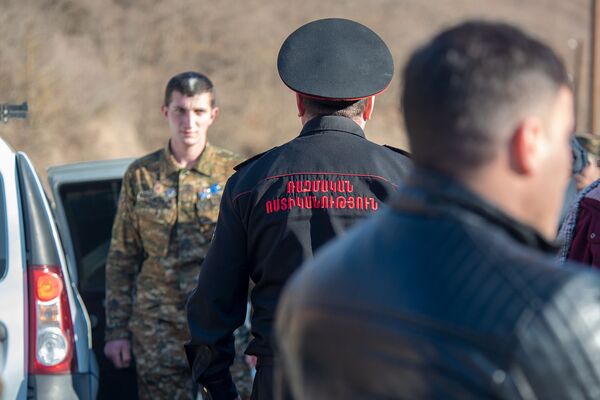 «Եթե չհիշես մեզ, գլուխդ կջարդեմ». 1 օր զորամասում` զորացրվող զինվորների հետ. լուսանկարներ «Եթե չհիշես մեզ, գլուխդ կջարդեմ». 1 օր զորամասում` զորացրվող զինվորների հետ. լուսանկարներ - Sputnik Արմենիա