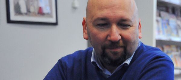 Главный редактор газеты Советский спорт Николай Яременко на церемонии гашения почтового блока, посвященного талисману ЧМ-2018 волку Забиваке (7 февраля 2017). Москвa Главный редактор газеты Советский спорт Николай Яременко на церемонии гашения почтового блока, посвященного талисману ЧМ-2018 волку Забиваке (7 февраля 2017). Москвa - Sputnik Армения