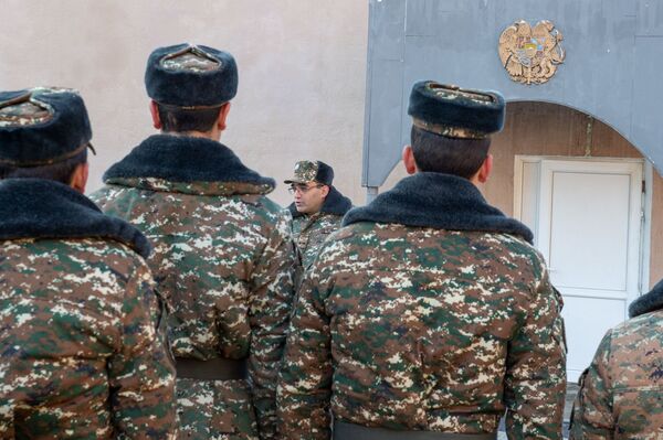 «Եթե չհիշես մեզ, գլուխդ կջարդեմ». 1 օր զորամասում` զորացրվող զինվորների հետ. լուսանկարներ «Եթե չհիշես մեզ, գլուխդ կջարդեմ». 1 օր զորամասում` զորացրվող զինվորների հետ. լուսանկարներ - Sputnik Արմենիա