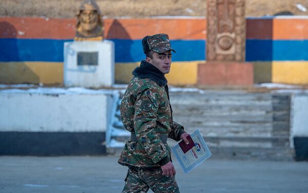 Демобилизованный солдат одной из воинских частей Армении - Sputnik Армения