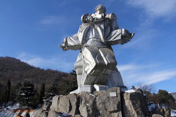 Дорога памяти: армянская земля увековечит славу героев ВОВ в главном храме ВС России Дорога памяти: армянская земля увековечит славу героев ВОВ в главном храме ВС России - Sputnik Армения