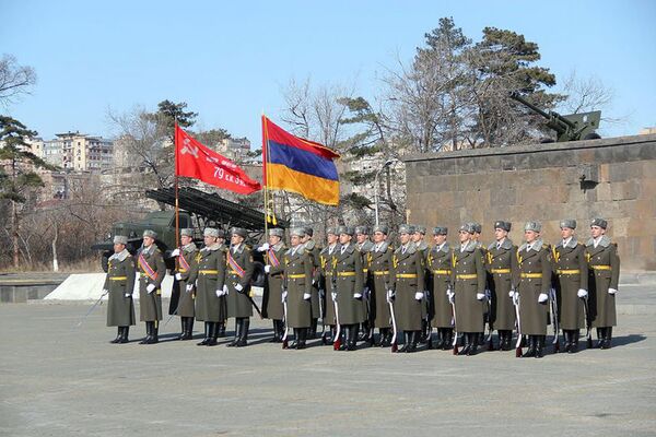Дорога памяти: армянская земля увековечит славу героев ВОВ в главном храме ВС России Дорога памяти: армянская земля увековечит славу героев ВОВ в главном храме ВС России - Sputnik Армения