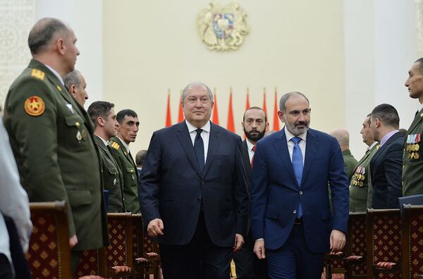 Не могу позволить себе такую роскошь: Армен Саркисян о пандемии, Пашиняне и России Не могу позволить себе такую роскошь: Армен Саркисян о пандемии, Пашиняне и России - Sputnik Армения