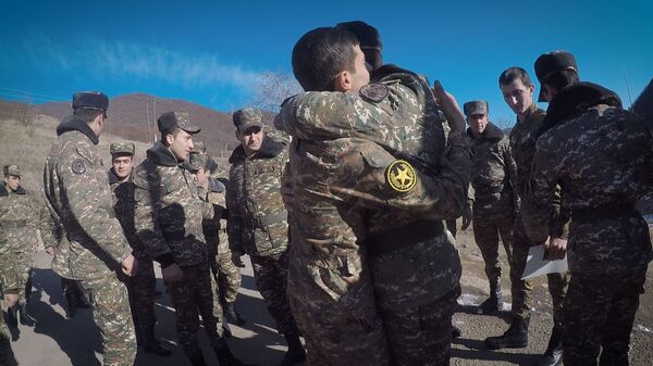 «Եթե չհիշես մեզ, գլուխդ կջարդեմ». 1 օր զորամասում` զորացրվող զինվորների հետ. լուսանկարներ «Եթե չհիշես մեզ, գլուխդ կջարդեմ». 1 օր զորամասում` զորացրվող զինվորների հետ. լուսանկարներ - Sputnik Արմենիա