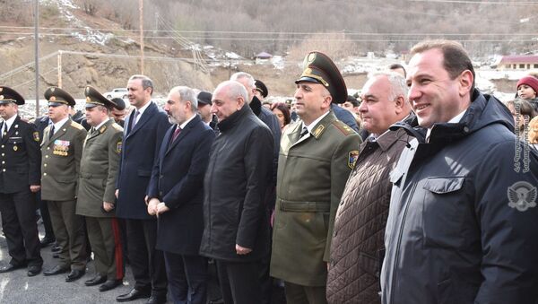 Министр обороны Давид Тоноян передал семьям 32-х офицеров ключи от квартир (29 января 2020). Карабах - Sputnik Արմենիա