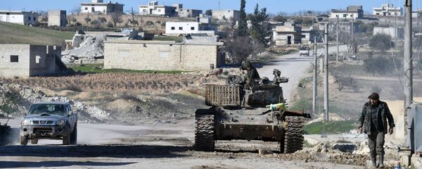 Военнослужащие сирийской армии в освобожденном от боевиков населенном пункте в Идлибе - Sputnik Армения