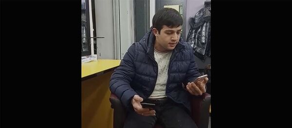 Парикмахер поет после рабочего дня Парикмахер поет после рабочего дня - Sputnik Արմենիա