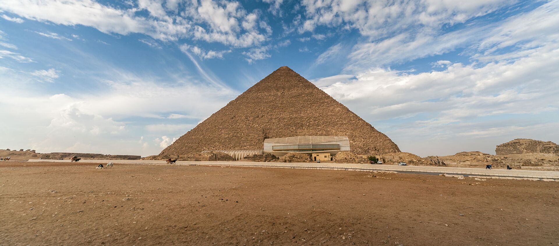 Пирамида Хеопса в Гизе,  одно из Семи чудес древнего мира - Sputnik Армения, 1920, 17.02.2021