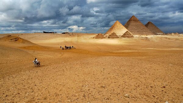 Комплекс пирамид в Гизе - комплекс древних памятников на плато Гиза в пригороде Каира, одно из Семи чудес древнего и современного мира - Sputnik Армения