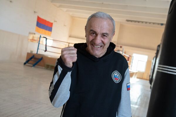 У меня отпала челюсть: армянский тренер рассказал о встрече и работе с Николаем Валуевым У меня отпала челюсть: армянский тренер рассказал о встрече и работе с Николаем Валуевым - Sputnik Армения