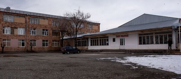 Здание школы имени Азата Симоняна села Камарис, Котайк Здание школы имени Азата Симоняна села Камарис, Котайк - Sputnik Արմենիա