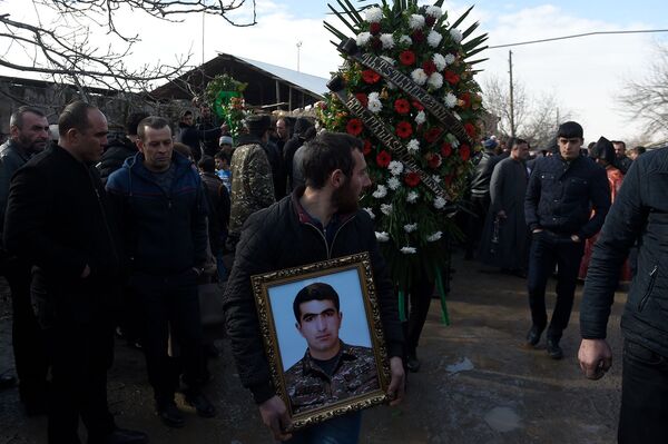 На теле были следы двух выстрелов: отец о погибшем в Карабахе солдате На теле были следы двух выстрелов: отец о погибшем в Карабахе солдате - Sputnik Армения