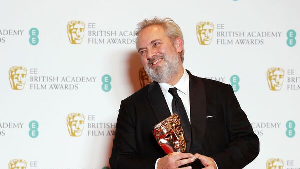 Британский режиссер Сэм Мендес с наградой за режиссерскую работу над фильмом 1917 на церемонии BAFTA British Academy Film Awards (2 февраля 2020). Лондон - Sputnik Армения