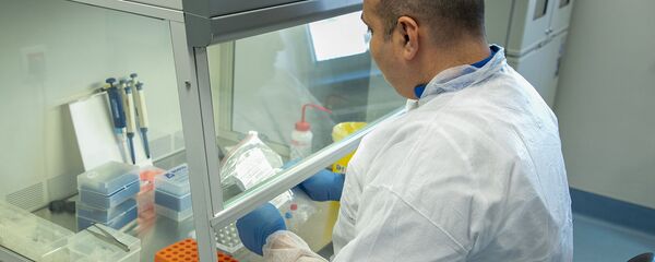 Тест по выявлению коронавируса в Национальном центре по контролю и профилактике заболеваний Тест по выявлению коронавируса в Национальном центре по контролю и профилактике заболеваний - Sputnik Արմենիա