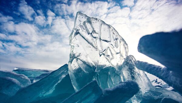 Лед на озере Байкал. - Sputnik Армения