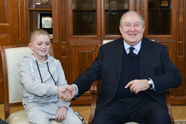 Уже хотел влезть в долги: Армен Саркисян исполнил мечту героя проекта Sputnik Армения Уже хотел влезть в долги: Армен Саркисян исполнил мечту героя проекта Sputnik Армения - Sputnik Армения