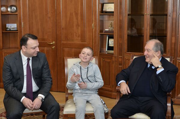 Уже хотел влезть в долги: Армен Саркисян исполнил мечту героя проекта Sputnik Армения Уже хотел влезть в долги: Армен Саркисян исполнил мечту героя проекта Sputnik Армения - Sputnik Армения