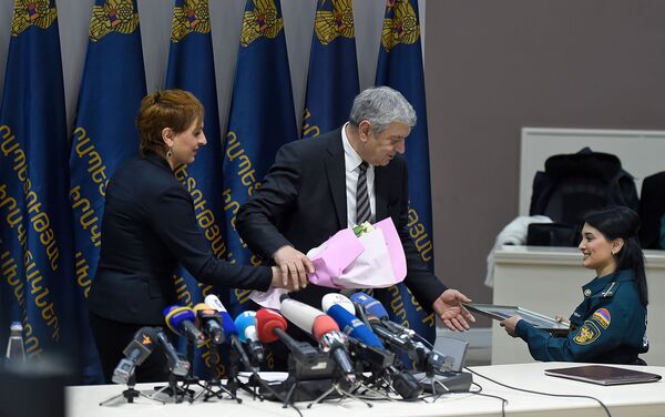 Министр по чрезвычайным ситуациям Феликс Цолакян во время церемонии вручения грамот журналистам и сотрудникам МЧС (5 февраля 2020). Еревaн - Sputnik Армения